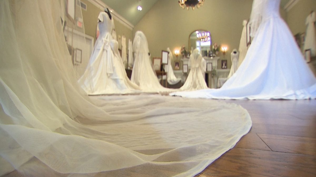 Oaklands Mansion (bridal dresses) on NPT's Tennessee Crossroads
