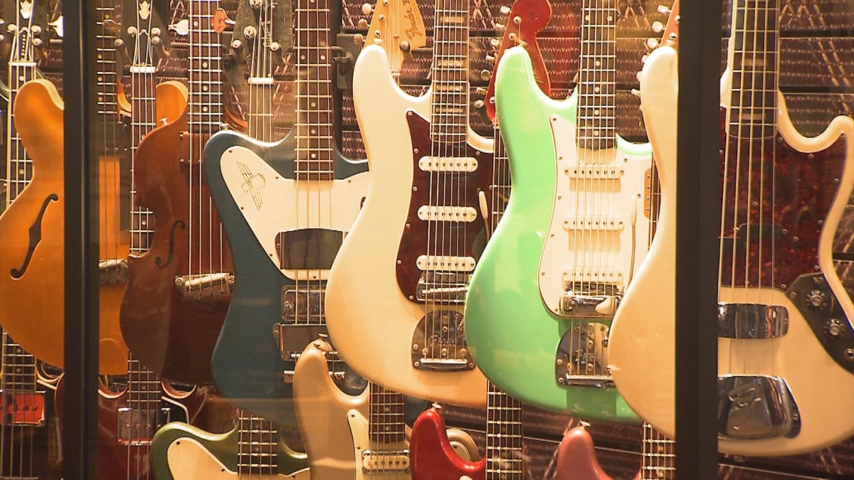 Songbirds Guitar Museum on NPT's Tennessee Crossroads