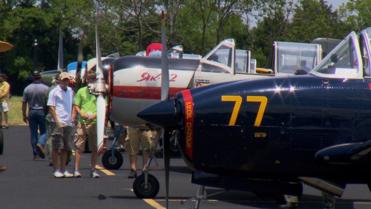 Vintage Plane Fly In on NPT's Tennessee Crossroads
