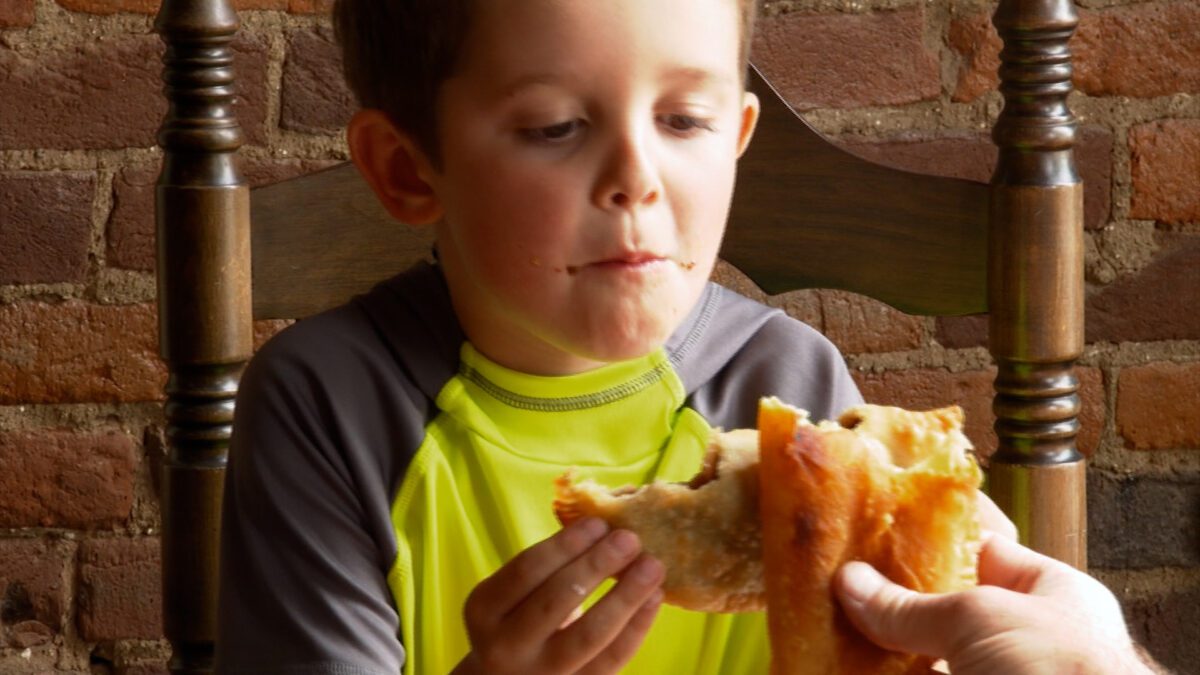 Lynnville Fried Pie Company on NPT's Tennessee Crossroads