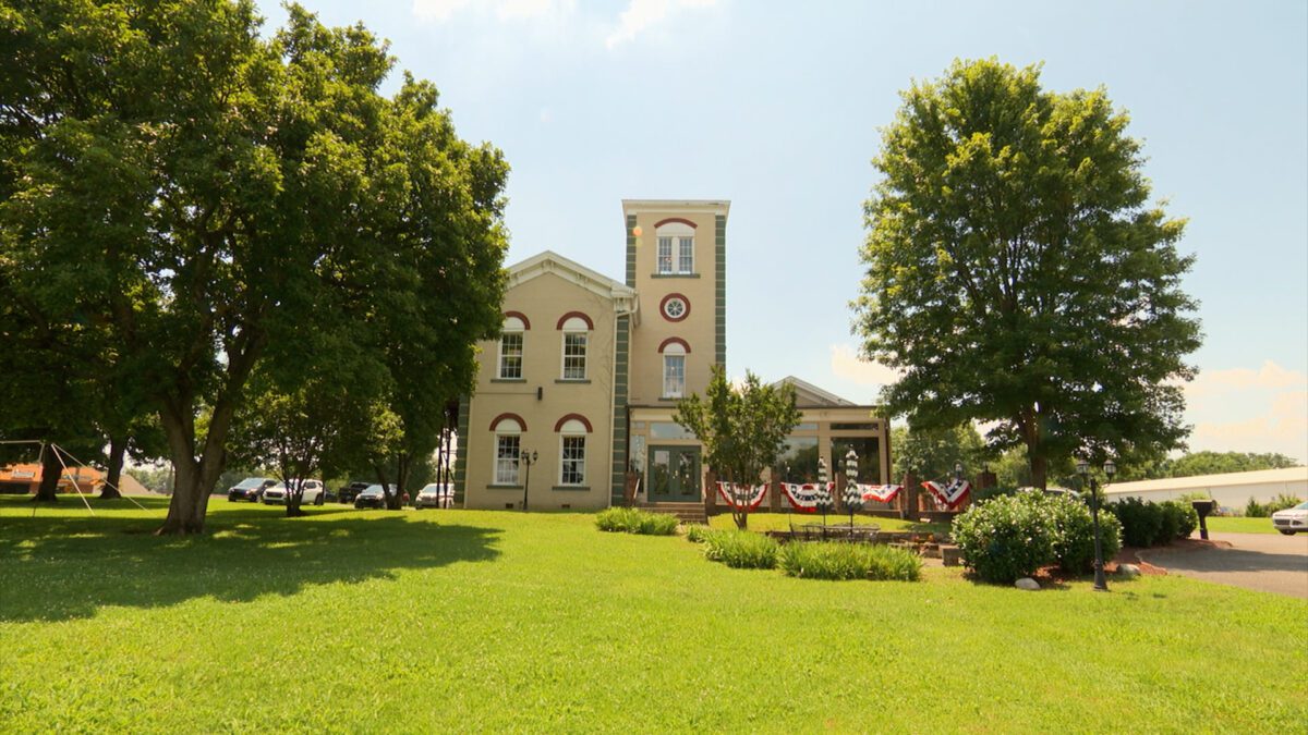 South Water Manor on NPT's Tennessee Crossroads
