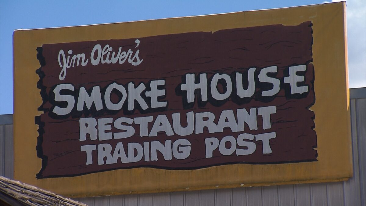 Jim Oliver's Smoke House on NPT's Tennessee Crossroads
